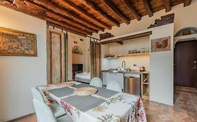 Porta Garibaldi Antique Charm